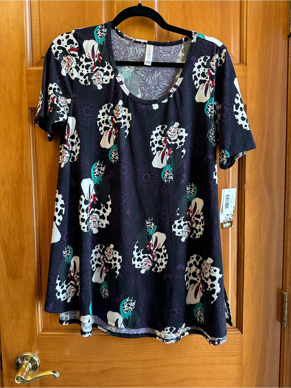 LuLaRoe Perfect T Disney Black 101 Dalmatian Cruella de Vil Spotted Motif